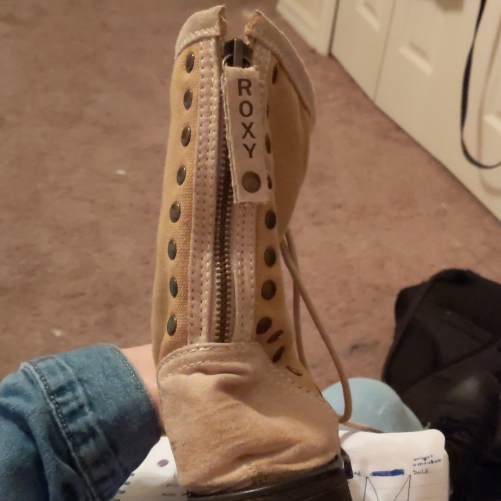 Boots - Picture 4 of 5